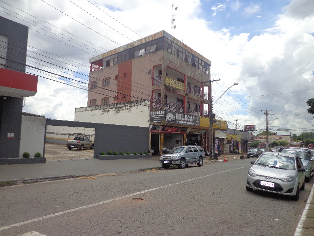 Prédio comercial e residencial em localização privilegiada em Goiânia.