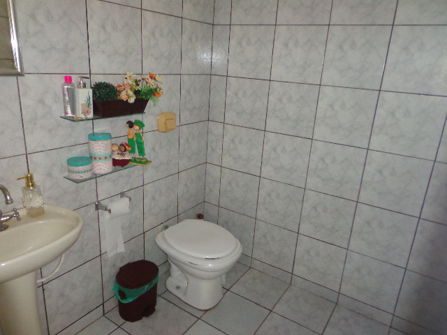 Casa com 2 quartos (sendo um suíte), em excelente área no Jardim Goiás.